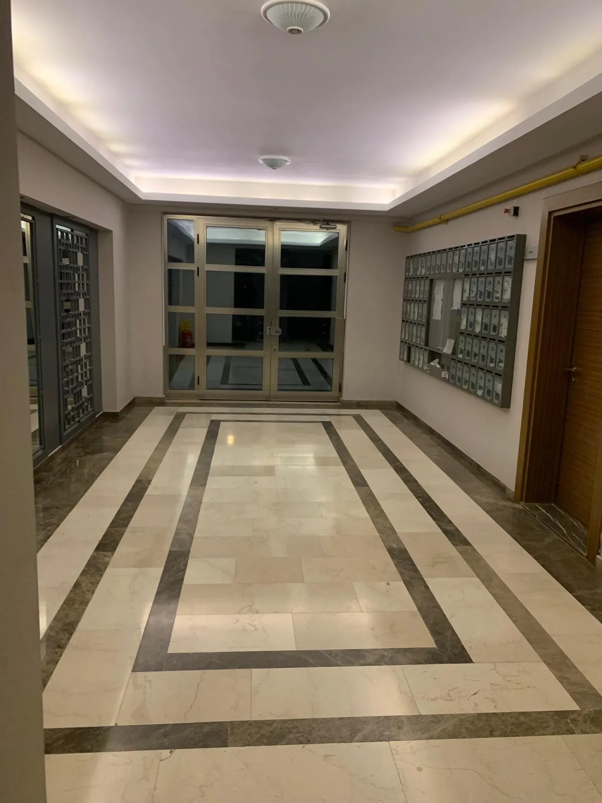 Apartman girişi ve ortak alan aydınlatması